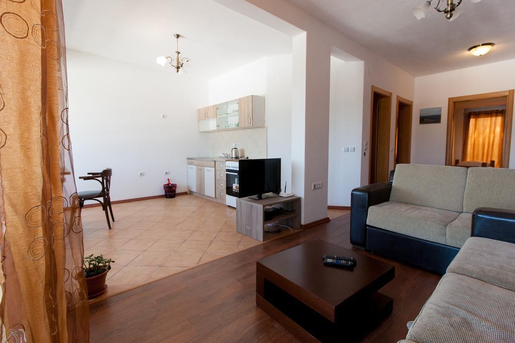 Art I Apartments Ulcinj Bagian luar foto