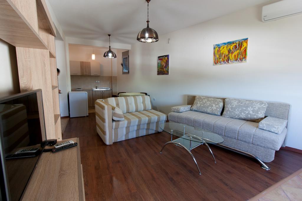 Art I Apartments Ulcinj Bagian luar foto